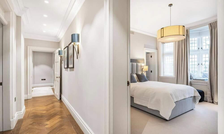 Room 3, Mayfair Home Private Parking Central AC, London