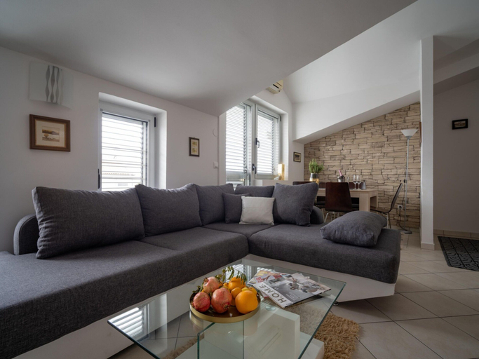 Living area 5, Rovinj Seaside Apartment With Balcony, Rovinj