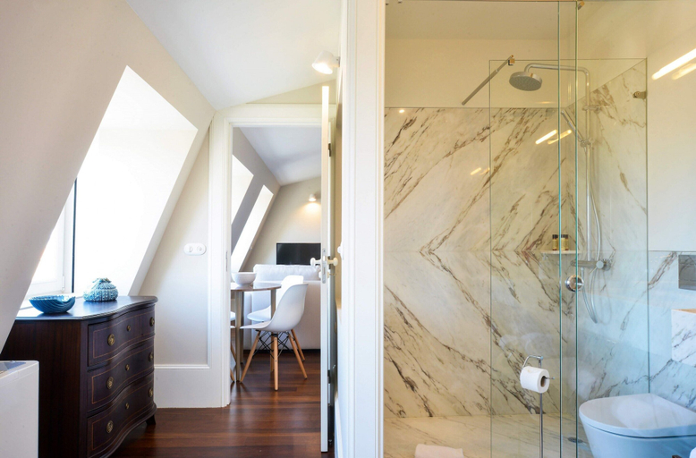 Bathroom 4, Spacious city apartment with modern amenities, Porto