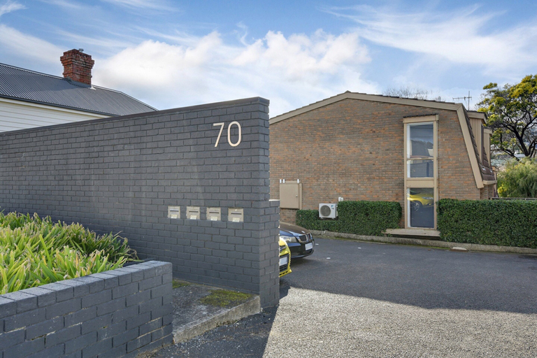 Exterior 3, 2-bed Townhouse Retreat in Sandy Bay With Parking, Hobart
