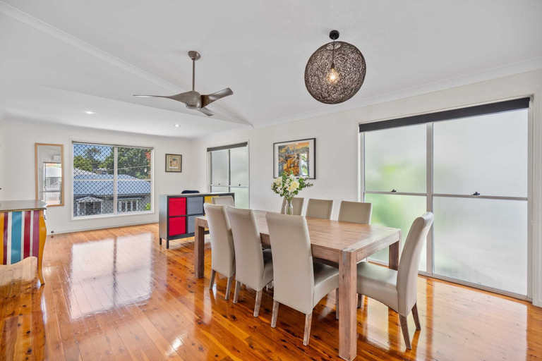 Dining 5, Bright 3-bed Home in Leafy Annerley, Annerley