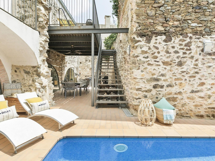 Pool 5, Belvilla by OYO Holiday Home in Garriguella, Girona