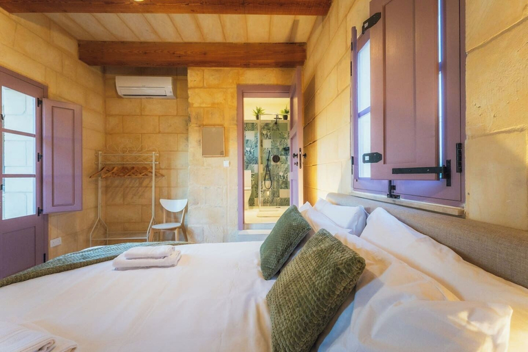 Room 2, San Lawrenz Farmhouse Rustic Retreat With Pool