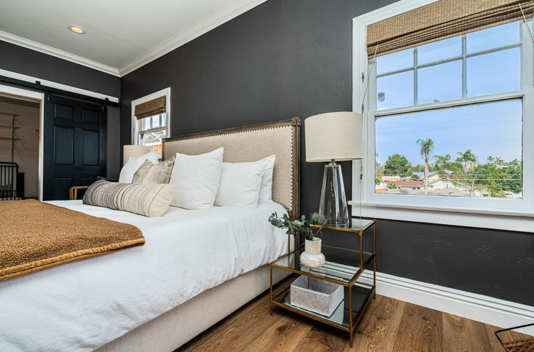 Room 5, Spacious 5 BR Near Heart of South Park, San Diego