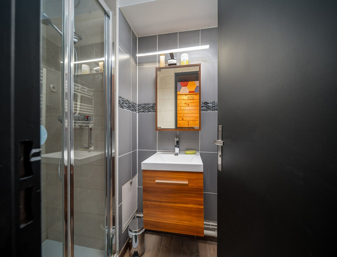 Bathroom, Wooden Apartment With Balcony, Alpes-de-Haute-Provence