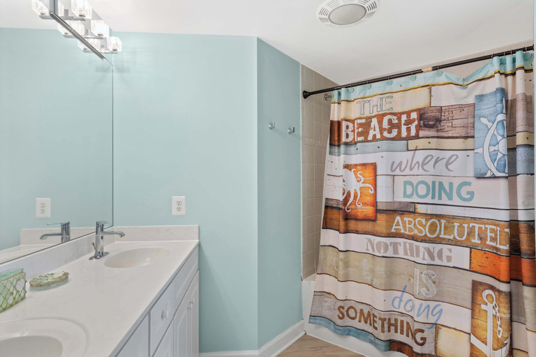 Bathroom 4, Island Cabana 204, Worcester