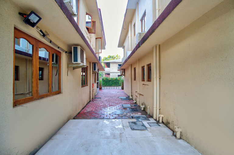Property grounds 4, Eyokar 4 BHK Villa Candolim, North Goa