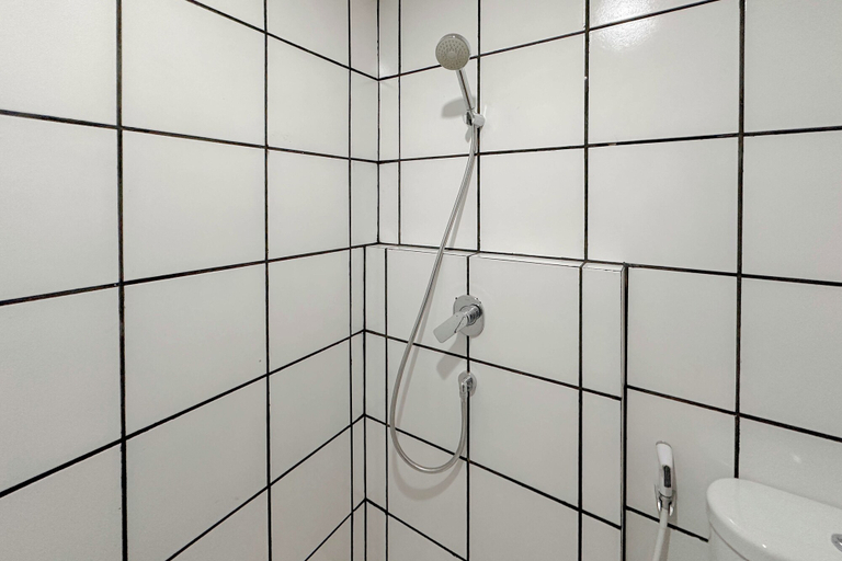 Bathroom 4, Comfy And Neat Studio At The City Square Surabaya Apartment, Surabaya