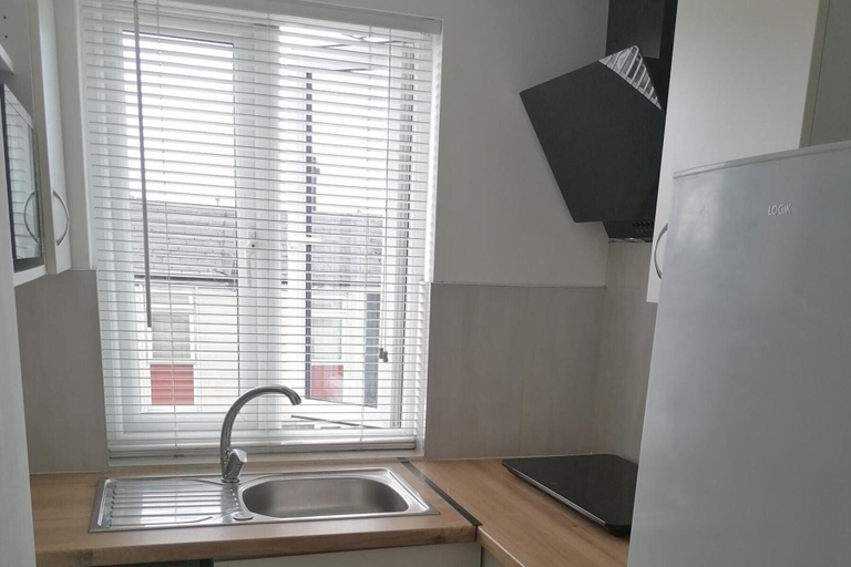 Private kitchen 2, 1-bed Apartment Near Coventry Hospital, Warwickshire