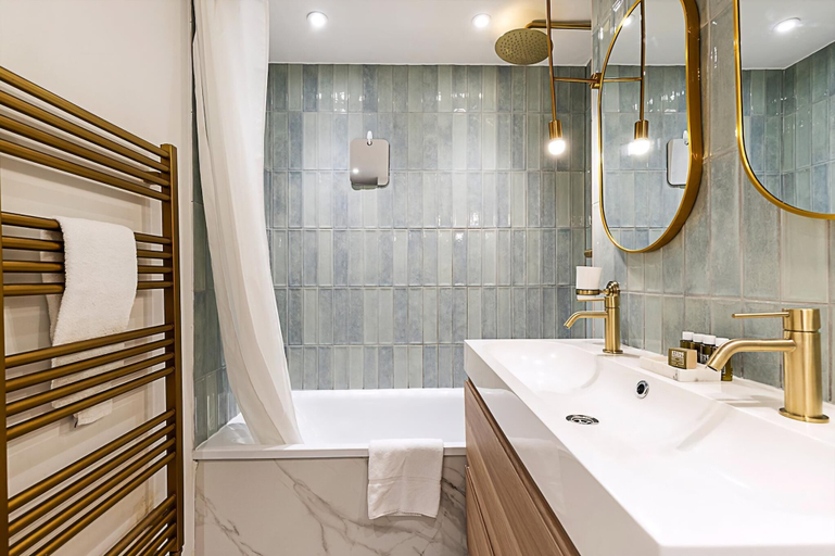 Bathroom 3, Stylish Islington Garden Flat Sleeps Four, London