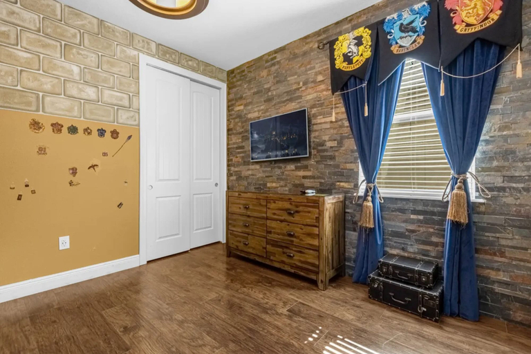 Interior 4, 7601-7-bl-designer Decorated With Whimsical Themed Rooms, Osceola