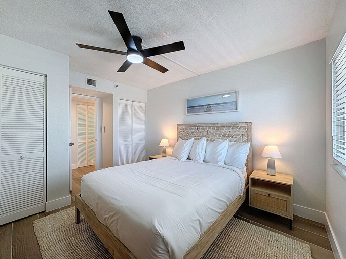 Interior 5, 20002 Gulf Blvd, Penthouse 5, Pinellas