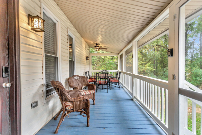 Interior 2, Grill & Chill Retreat!, Cobb