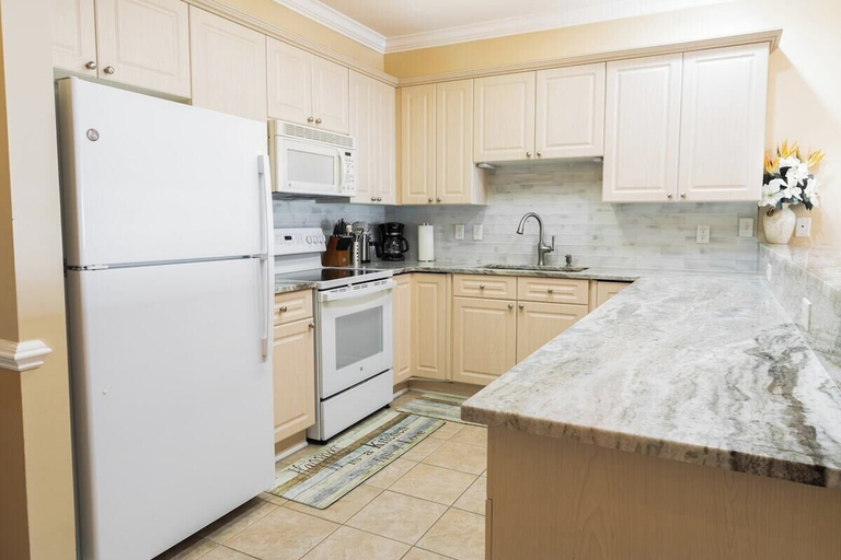 Interior 2, Magnolia Pointe Luster Leaf 4837-302, Horry