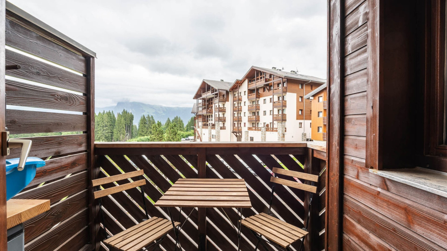 Balcony, Studio in Morillon With Stunning Mountain Views, Haute-Savoie