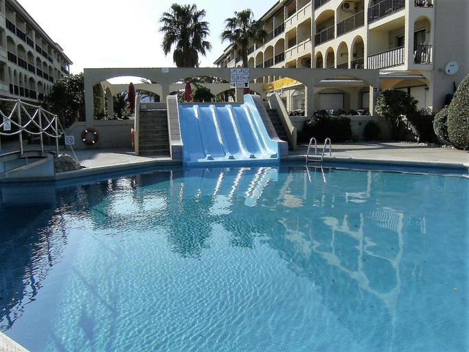 Pool 4, Apartment for 5 People With Garden, Girona