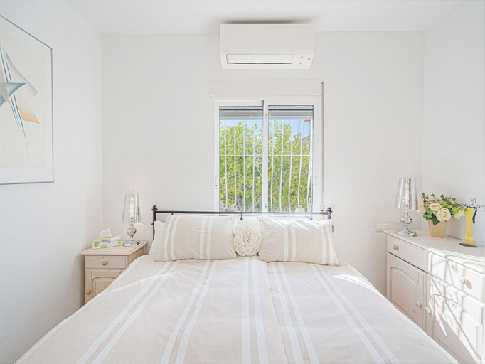Room 5, Sunny Poolside Stay in Busot, Alicante
