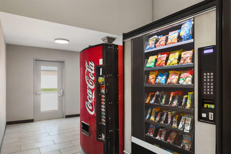 Food & Drinks 5, Baymont by Wyndham Blackwell I-35, Kay