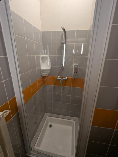 Bathroom 2, VVF Saint-Lary-Soulan Hautes-Pyrenees, Hautes-Pyrénées