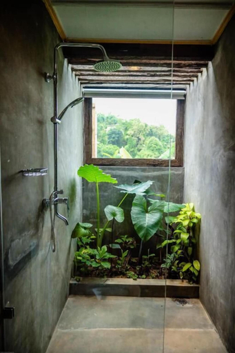 Bathroom 4, Banana Bunks Kandy, K.F.G. & G. Korale