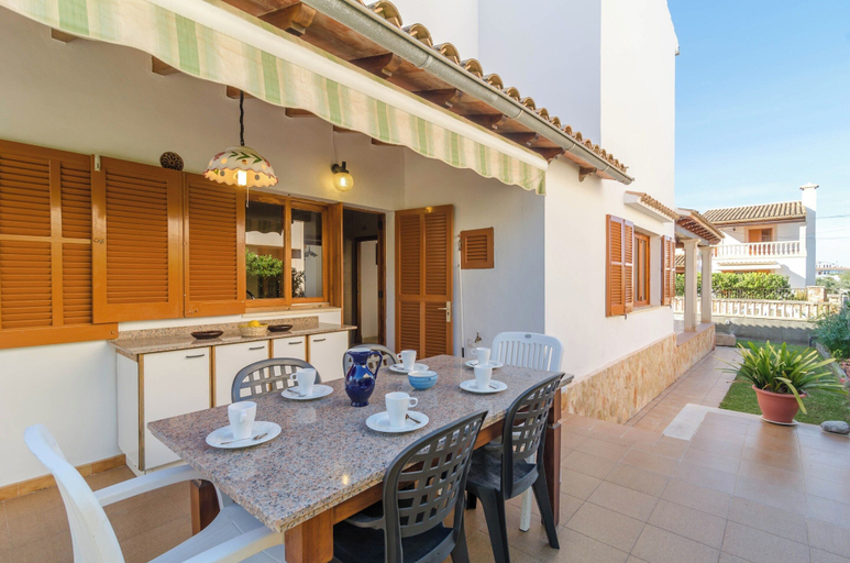 Outdoor dining 3, Es Port in Portocolom, Baleares
