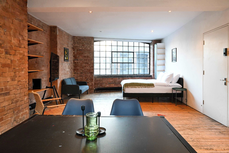 Room 1, Spacious Studio in a Converted Warehouse Shoreditch, London