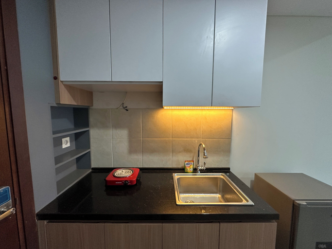 Private kitchen 5, Comfy And Warm Studio At Grand Sungkono Lagoon Apartment, Surabaya