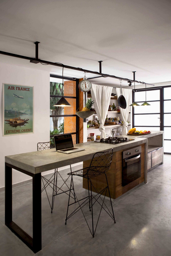 Room 4, w Bright Colonial 5BR House With Balcony, Medellín