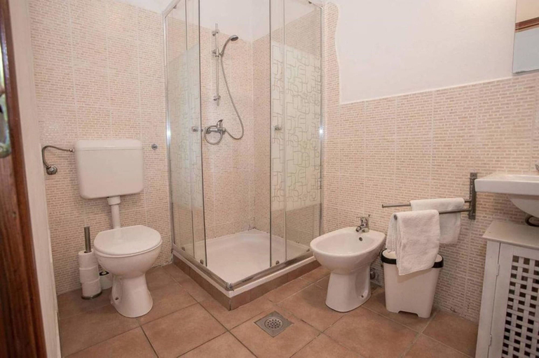 Bathroom 5, Charming Family Retreat With Private Pool, Labin