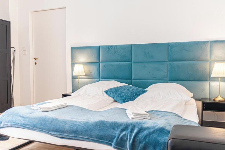 Room 3, Charming 1BR Getaway Central Meidling, Wien