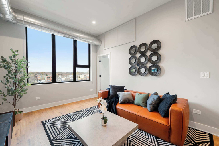 Room 2, Edgewater Gem Stylish 2BR Apartment Near Lake, Cook