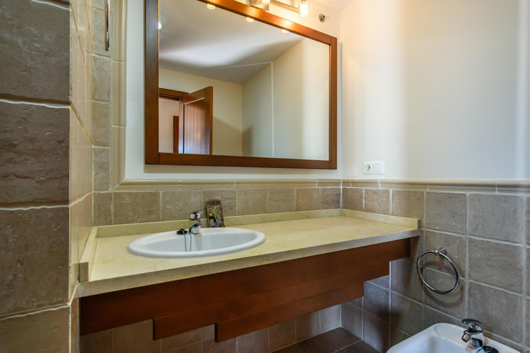 Bathroom 2, Golfside Penthouse in Isla Canela, Huelva