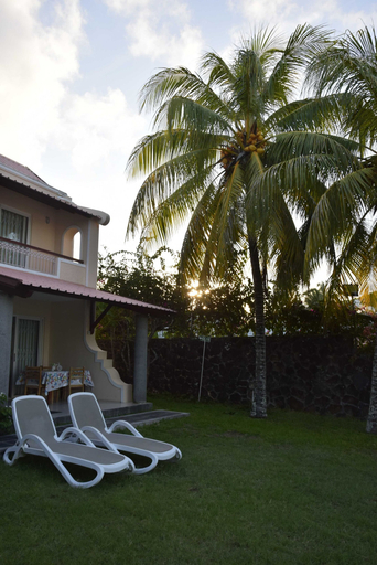 Room 5, Residence With 6 Seafront Bungalows and Swimming