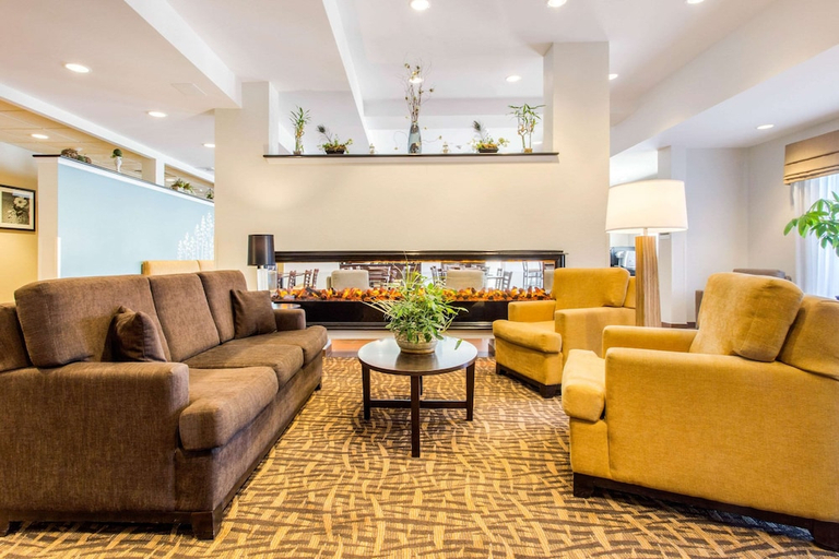 Public Area, Sleep Inn & Suites Middletown - Goshen, Orange