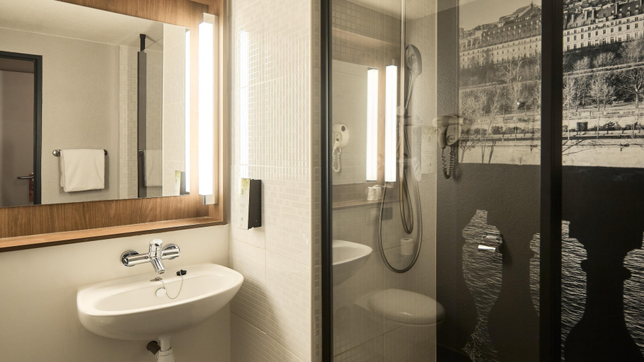 Bathroom 4, Campanile PRIME - Arcueil, Val-de-Marne