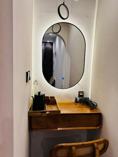 Bathroom 3, Pinggan Tavora, Bangli