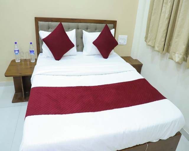 Room 2, Hotel Devanshri Rooms & Restaurant, Raigarh