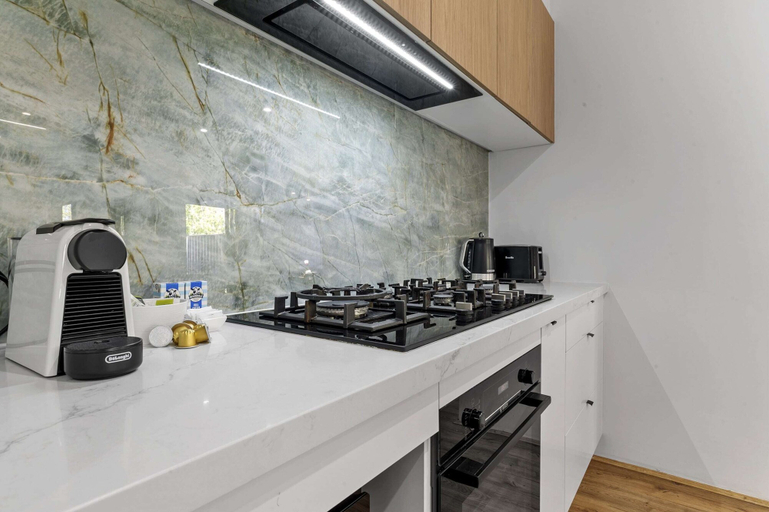 Private kitchen, Family Escape With Private Courtyard, Melbourne