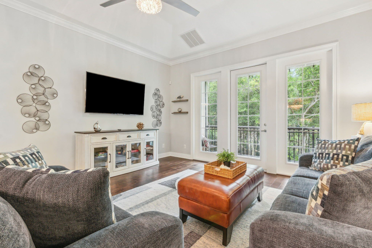 Primary image, 905 Summerwoods Cir, Nassau
