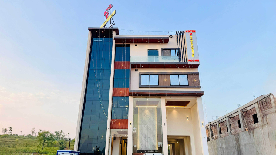 Exterior & Views