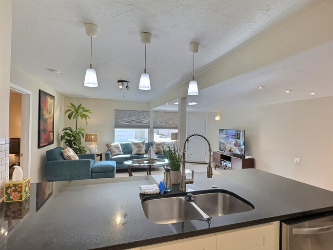 Interior 5, Beach Road - Tropea, Sarasota