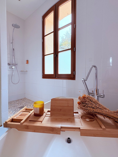 Bathroom 4, Domaine Gao, Bouches-du-Rhône