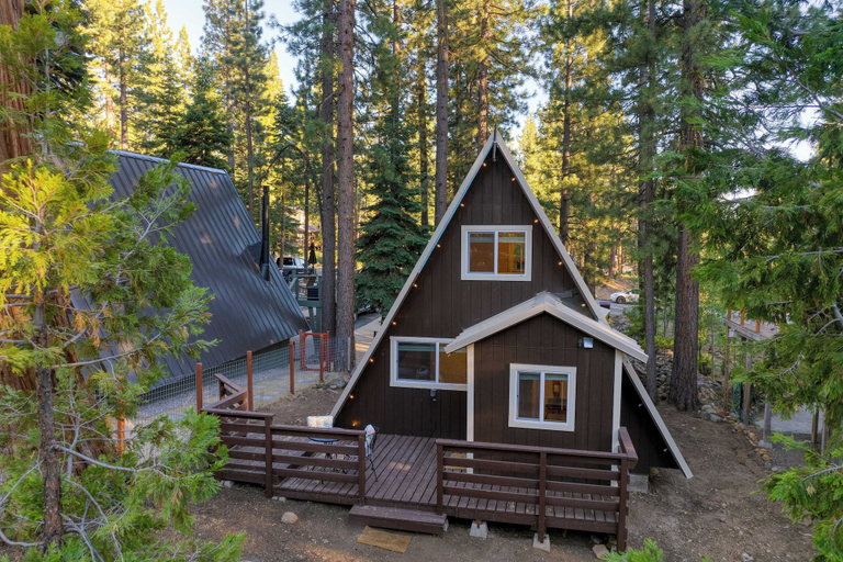 Exterior & Views 2, Speckled by Avantstay Modern Interior, 0.5mi to Lake!, Placer