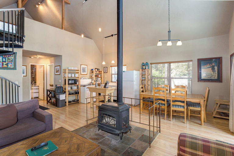 Interior 2, Wawona Chalet, Mariposa