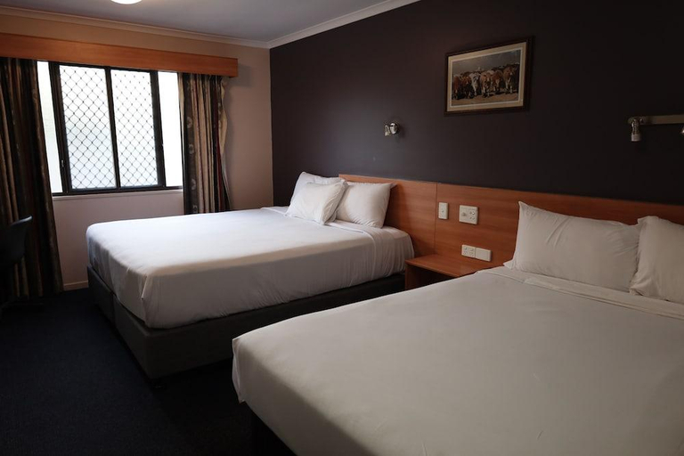 Bedroom 2, SunPalms Motel, Rockhampton