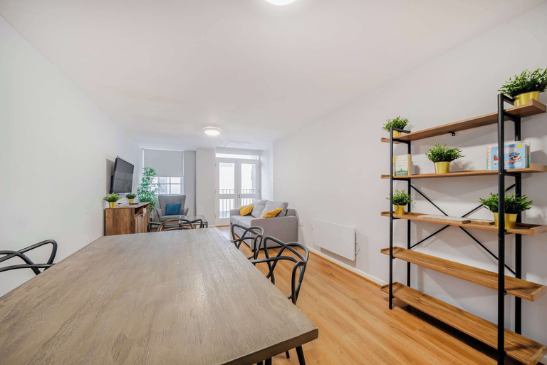 Room 2, Host Stay Apartment 10 Stanley Street, Sefton