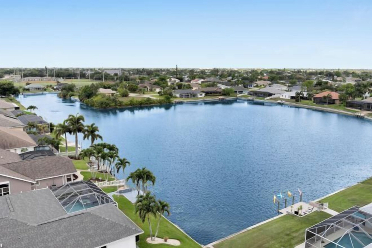 Outdoor pool, Casa de La Vista – Pool & Spa with lakefront view, Lee