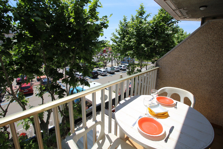 Outdoor dining 5, Apartment Near Beach With Terrace, Girona