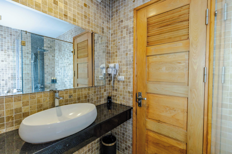 Bathroom 5, Sky Charm Hanoi Hotel and Spa, Hoàn Kiếm