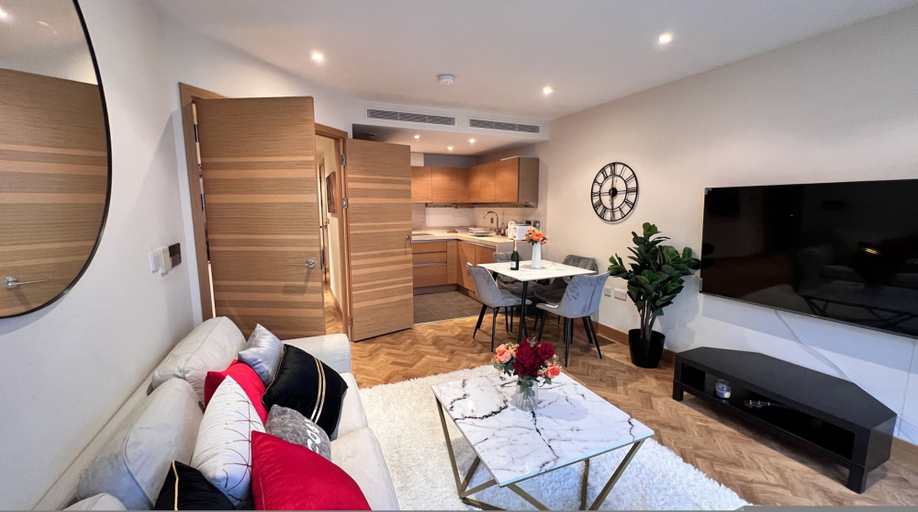 Exterior 4, 2b2b Apt Park + River + Balcony, London
